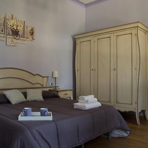 Camera con letto king size